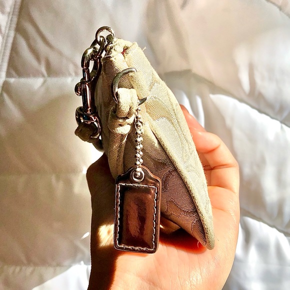 COACH⚡️Auth Signature Jacquard Poppy Wristlet - Picture 3 of 9